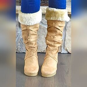 BOOTS WITH THE FUR!! SUPER CUTE! CAMEL COLOR SIZE WOMEN'S 8